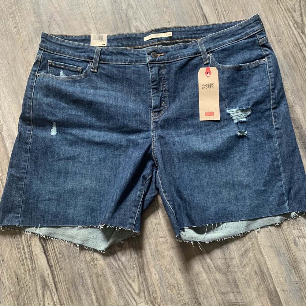 New with tags. Levi’s red tag shorts.